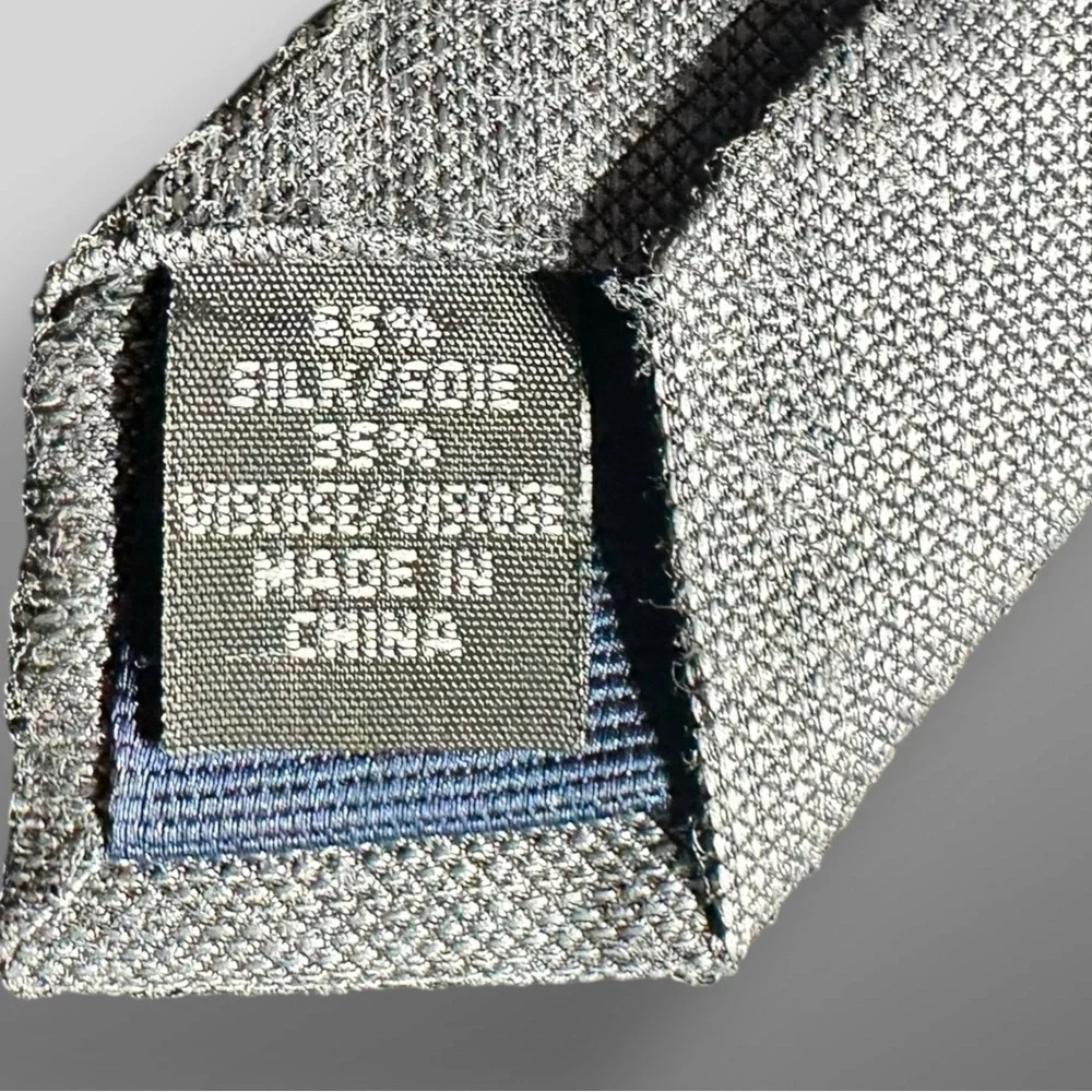Michael Kors Men’s Silver & Blue Silk Blend Tie 58″ Elegant Classic